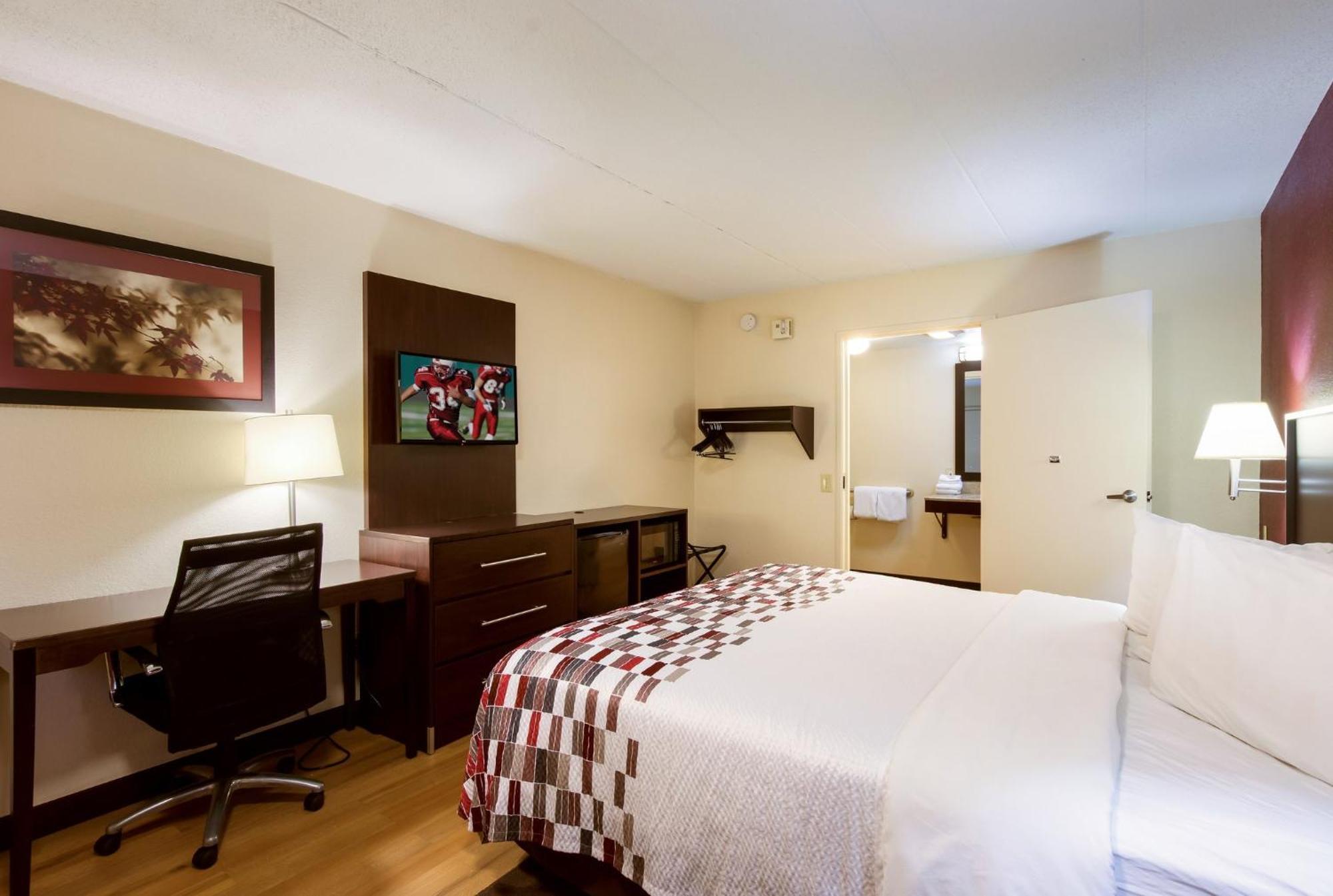 Red Roof East - Expo Center Inn 2*